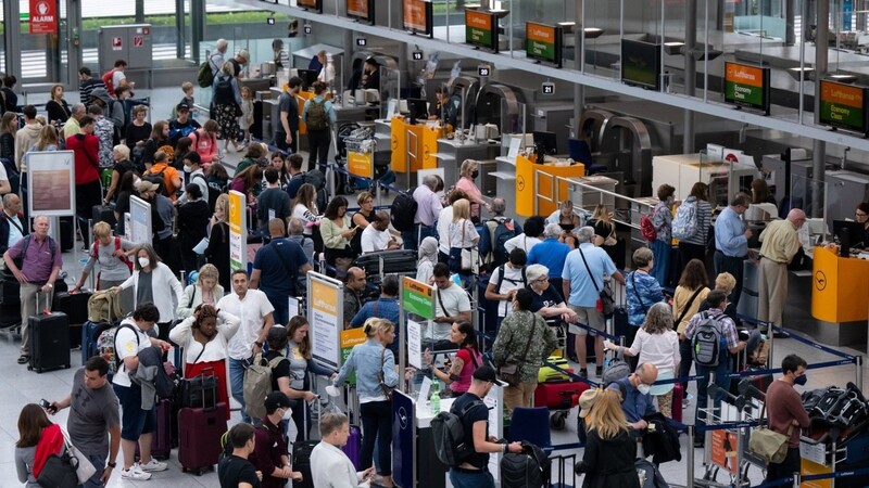 Allein im Juli, August und September dieses Jahres hat der Airport im Erdinger Moos fast gleich viele Passagiere abgefertigt wie im gesamten Corona-Jahr 2020, nämlich mehr als zehn Millionen.