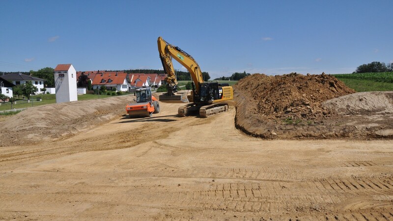 Auf dem Areal für das künftige Baugebiet "Am Forsteracker - Erweiterung" haben die Erschließungsarbeiten begonnen.