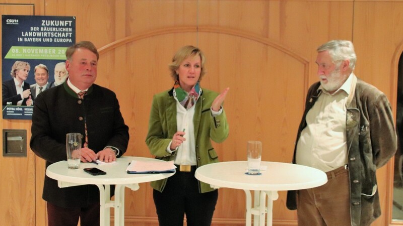 MdL Petra Högl diskutierte mit dem früheren EU-Agrarkommissar Franz Fischler (re.) und Staatsminister a.D. Helmut Brunner (li.).