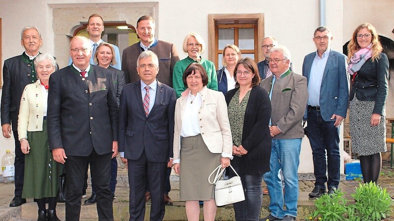 Treffen von Freunden: die beiden Delegationen der Landkreise Cham und Bautzen