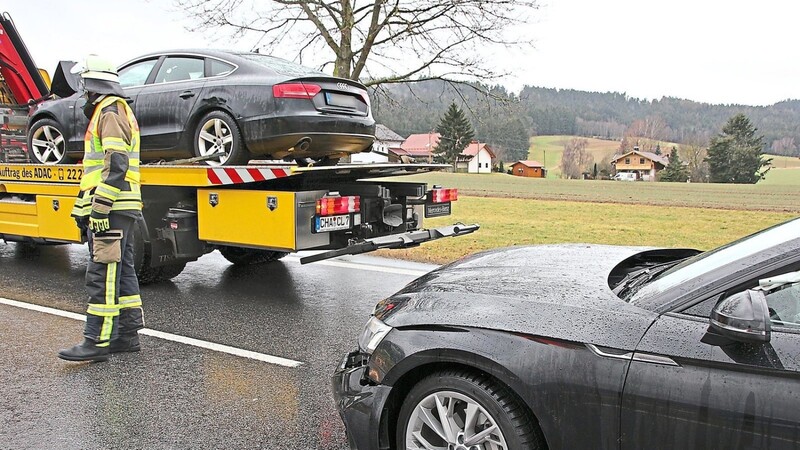 Die zwei Audis wurden abgeschleppt, sie waren nicht mehr fahrbereit.