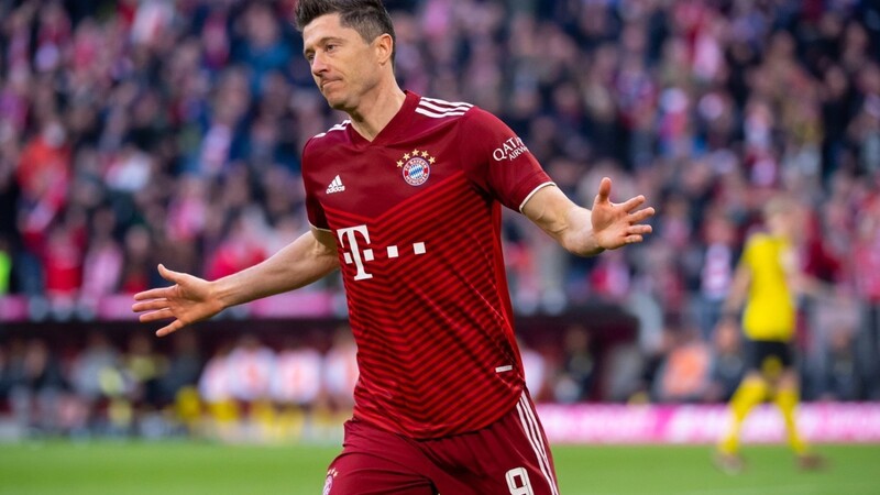 Wenn es nach Präsident Herbert Hainer geht, spielt Robert Lewandowski auch kommende Saison beim FC Bayern.