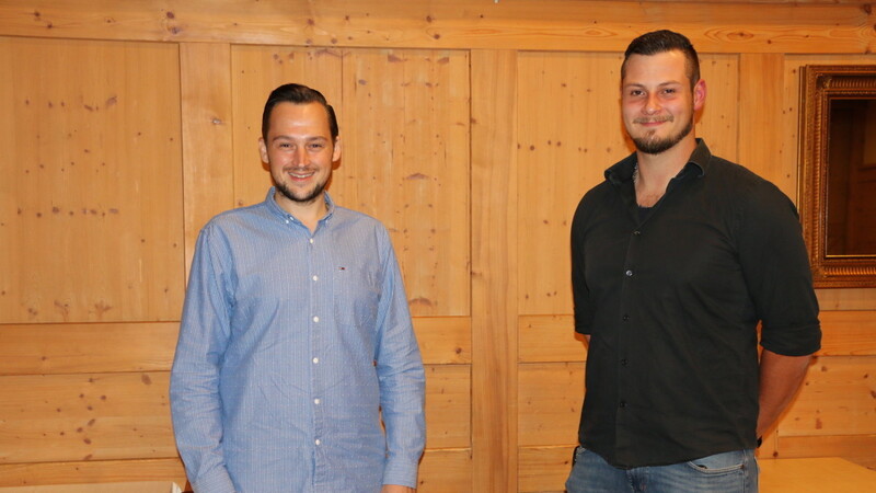 Jakob Felsl (l.) und Lukas Spangenberg wurden bei der Jahreshauptversammlung der Narrhalla als Präsidenten gewählt.