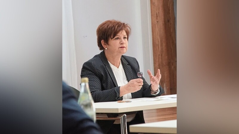 Brennbergs Bürgermeisterin Irmgard Sauerer (links) steht künftig an der Spitze des ILE-Zweckverbandes.