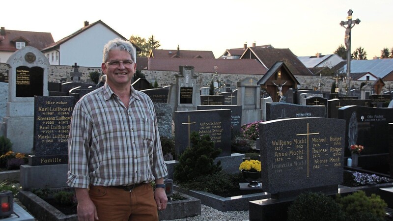Seit Anfang 2021 sorgt Jürgen Steinkirchner dafür, dass der Friedhof in Chammünster sauber und ordentlich vorzufinden ist.