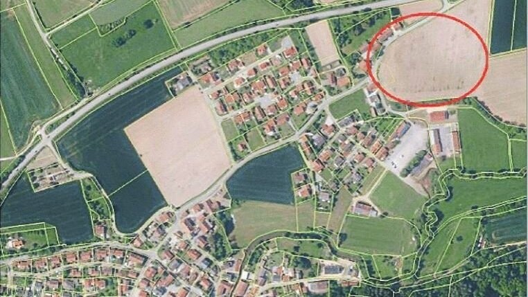 Der Gemeinderat billigte mit 10:5 Stimmen den Feststellungsbeschluss für das Baugebiet "Sulzbach Ost" (rot eingekringelt) an der Falkensteiner Straße. Damit kann es dort endlich losgehen.