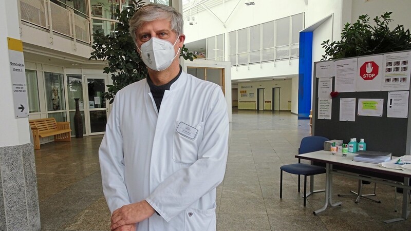 Auch wenn Pandemien für den Hygieniker Peter Kaiser kein Neuland sind, so ist er doch überrascht über die Schwere des Coronavirus', das seit über einem Jahr die Welt in Atem hält.