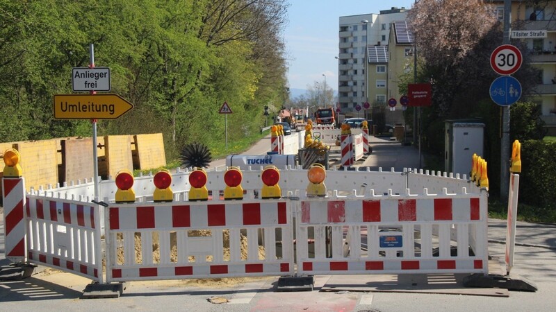 Auf Höhe der Tilsiter Straße ist Schluss mit Schanzlweg. Nur Anlieger dürfen in den Baustellenbereich noch einfahren.