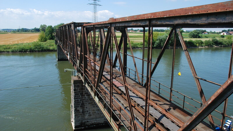 Die Bogener Eisenbahnbrücke, aufgenommen bei der Brückenprüfung vor vier Jahren. Inzwischen ist sie 125 Jahre alt.