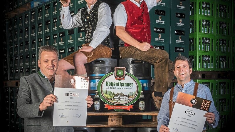 Der Geschäftsführer des Verbandes Privater Brauereien, Stefan Stang, Braumeister Sebastian Felsl, Braumeister Thomas Hämmerl und Geschäftsführer Johannes Rauchenecker (v.l.).