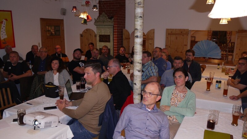 Etwa 50 Besucher kamen zur Bürgerversammlung ins Gasthaus Pritscher in Greilsdorf.