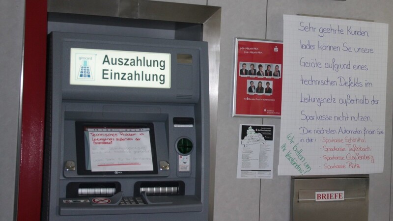 Bei der Sparkasse in Waldmünchen waren aufgrund des technisches Defektes alle Automaten außer Betrieb.
