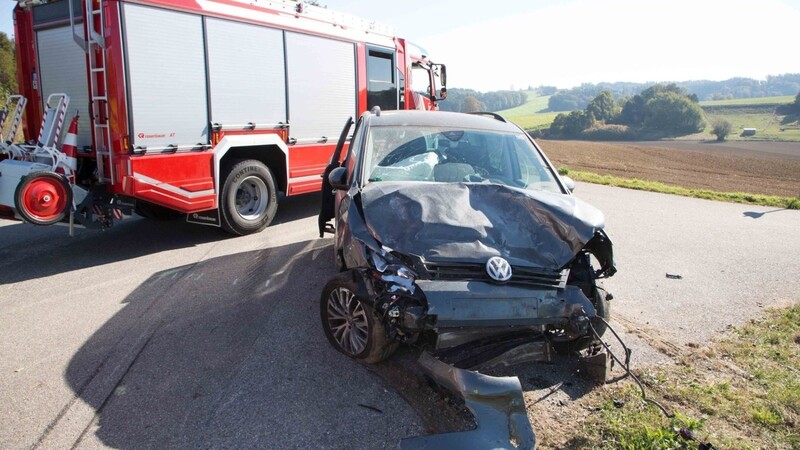 Bei einem schweren Unfall im Landkreis Landshut ist am Sonntag ein Mann verstorben.