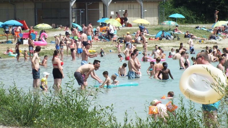 Abkühlung an heißen Tagen: Am Aquapark herrscht derzeit Massenbetrieb.