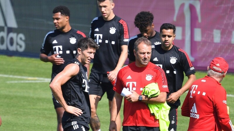 Bayern-Coach Hansi Flick hat nach der kurzen "Sommerpause" seine Spieler wieder zum Training versammelt.
