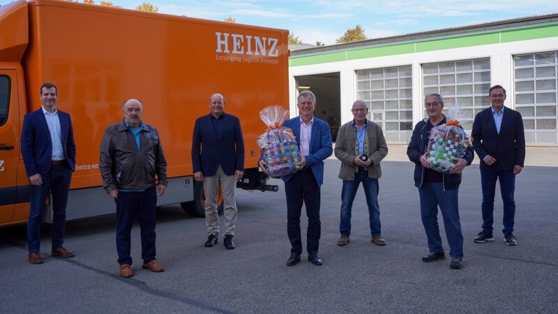 Ehrung langjähriger Mitarbeiter: (v. l.) Josef Heinz, Heinrich Elsner, Otto Heinz, Georg Hadersdorfer, Harald Grims, Günther Gröger, Eduard Heinz.