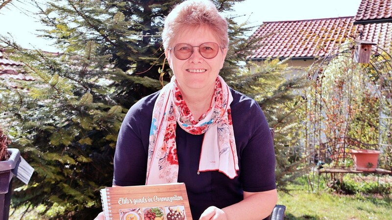 "Ebb's guads in Coronazeiten": So lautet der Titel des Kochbuchs, das die Ortsbäuerinnen herausgebracht haben. Irene Waas stellt es vor.