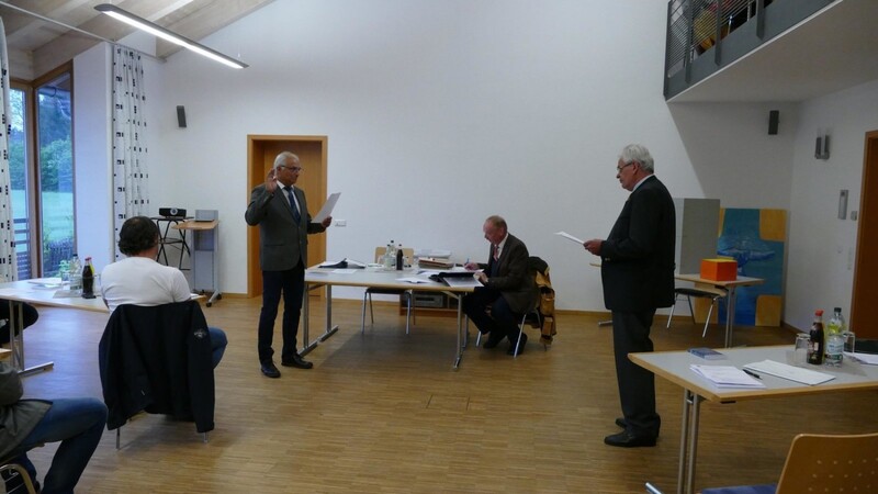 Bürgermeister Josef Ederer sprach den Amtseid.