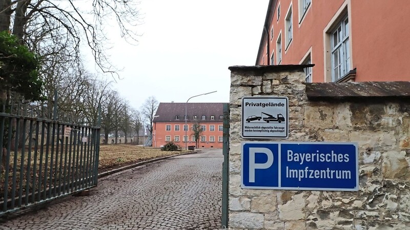 Ins ehemalige Stabsgebäude der Stein-Kaserne in Freising sollen Büros des Landratsamtes einziehen.