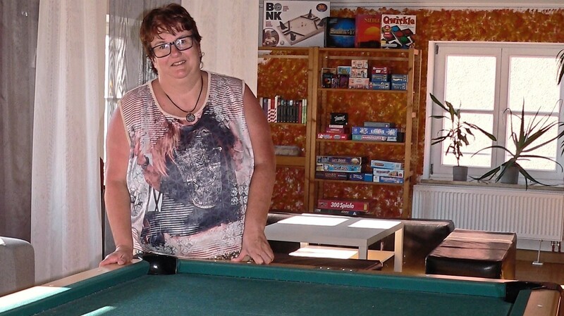 Der Billiardtisch wird rege in Anspruch genommen, berichtet die Leiterin des Teams, Sabine Weiland.