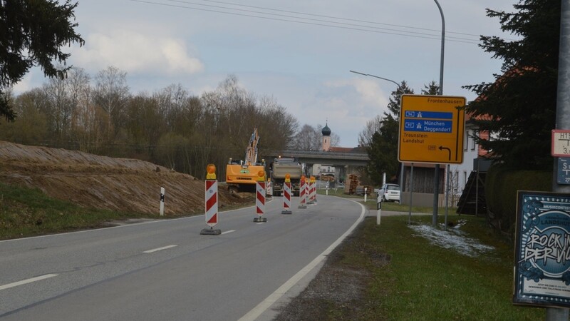 Die Straße nach Diemannskirchen ist wegen der Bauarbeiten halbseitig gesperrt.