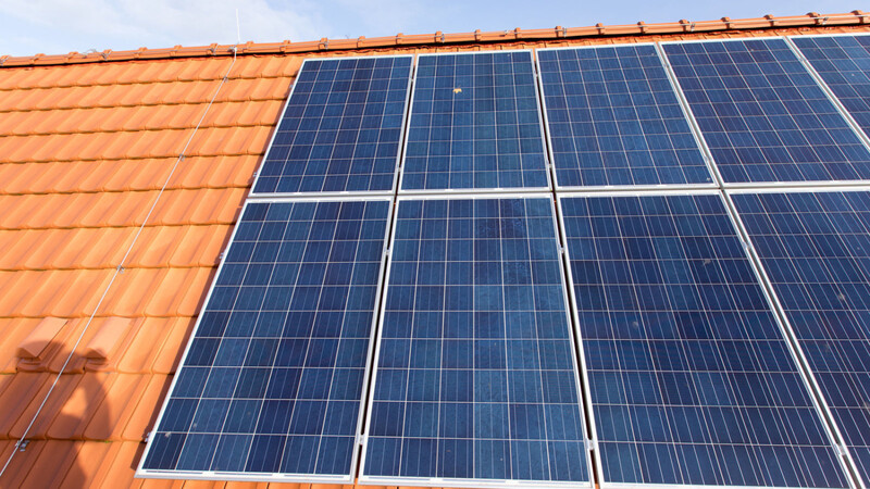Das Gemeinderatsgremium einigte sich darauf, dass man Photovoltaikanlagen-Freiflächenanlage grundsätzlich positiv sieht. Es sollen bei entsprechenden Anträgen zukünftig Ortstermine stattfinden und dann eine Einzelfallentscheidung getroffen werden