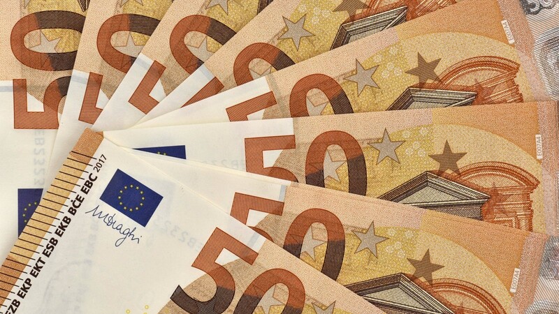 Im Auto eines 26-Jährigen fanden Polizisten 10.000 Euro Falschgeld.