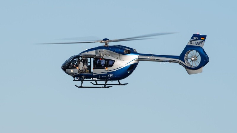 Dank eines Hubschraubers fand die Polizei die 80-Jährige. (Symbolbild)