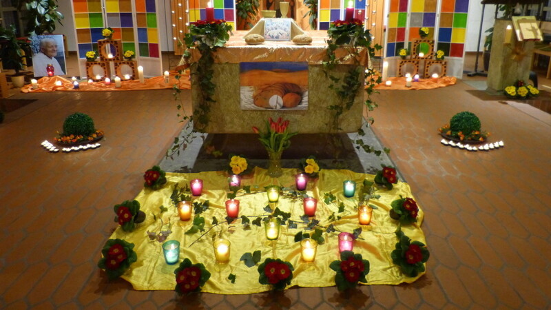 Für jedes Taizé-Gebet wird der Altar in der Pfarrkirche Rain speziell für das Thema des Monats geschmückt. Im Bild der Altar für "Ich bin das Brot des Lebens" im Januar dieses Jahres.