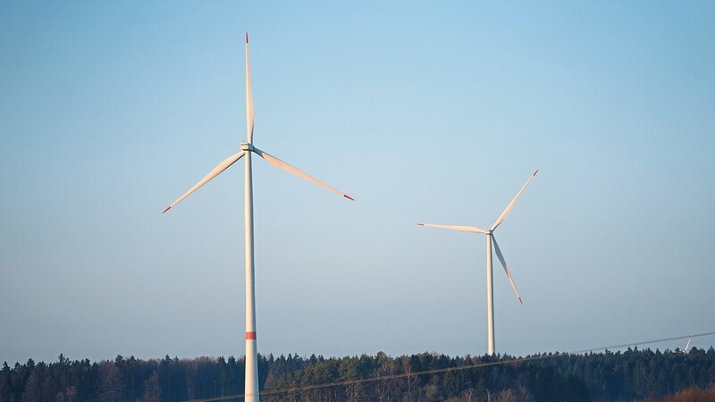 Noch ein seltenes Bild sind Windräder in Bayern, obwohl auch der Freistaat genügend Wind hätte.