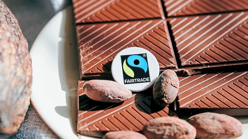 Schokolade, ja bitte - aber bitte auch "fair" gehandelt. Dazu rät die Mainburger Steuerungsgruppe von Fairtrade. Viele Mainburger Geschäfte machen bereits mit.