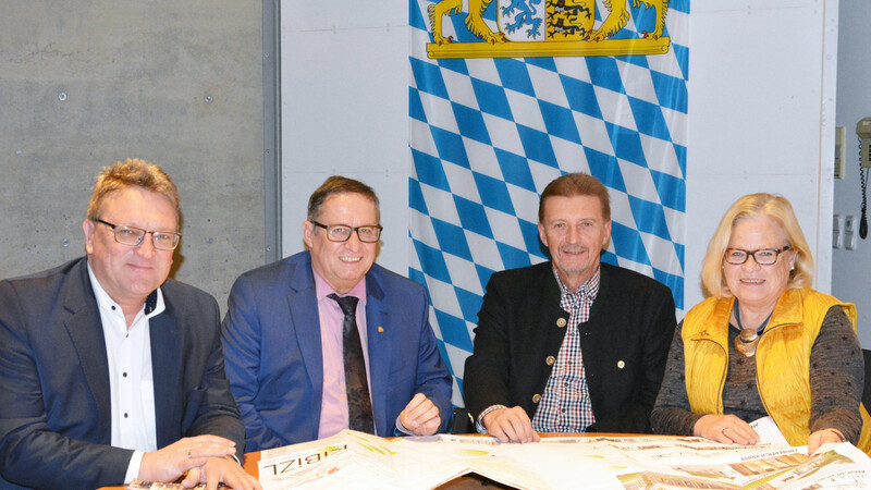 Der geschäftsleitende Beamte Christof Wittmann, Bürgermeister Günter Schuster und seine beiden Stellvertreter Norbert Strebl und Gerda Schaffer (von links) blicken optimistisch auf 2019.