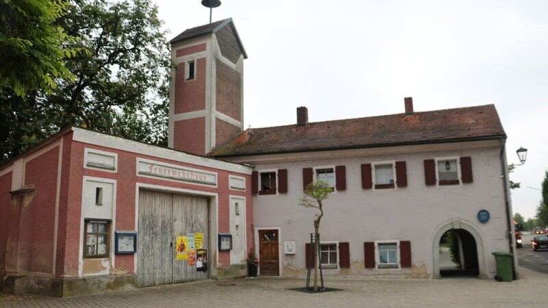Das ehemalige Feuerwehrgerätehaus könnte als Lager für den Trachtenverein Burgbergler in Betracht kommen - nach seiner Renovierung.
