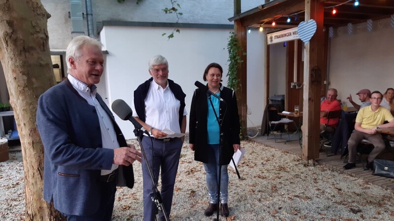 MdB Alois Rainer (links) mit dem Moderatorenduo Melanie Bäumel-Schachtner und Peter Ries.