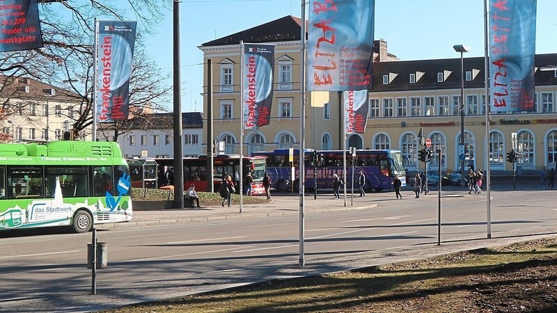 Vom Regensburger Hauptbahnhof und Bustreff könnten ÖPNV-Nutzer mit ihrem Ticket bald einen sehr großen Bewegungsradius haben.