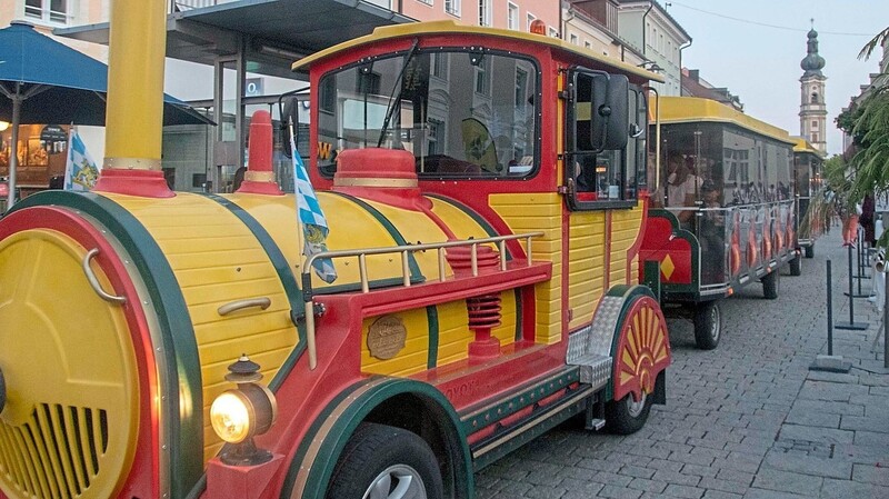 Die Bimmelbahn zog ihre Runden durch die Deggendorfer Innenstadt.