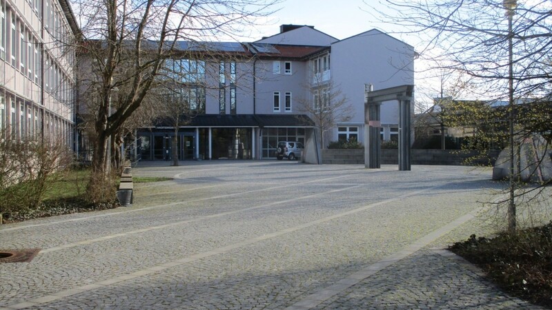 Der Schulhof der Herzog-Tassilo-Realschule blieb verwaist.