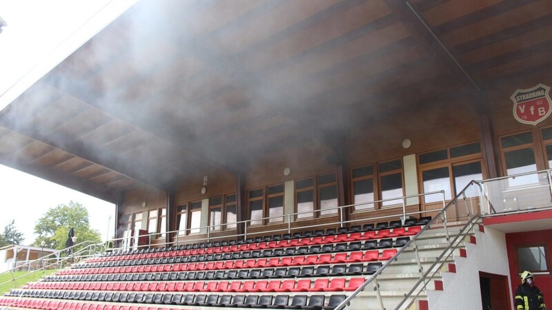 Auf dem Vereinsgelände des VfB Straubing brannte es am Freitag. Im Einsatz war der Löschzug Zentrum.