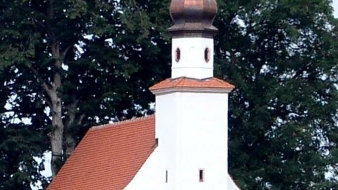 Das Kirchleins St. Koloman ist ein Wahrzeichen des Labertals.