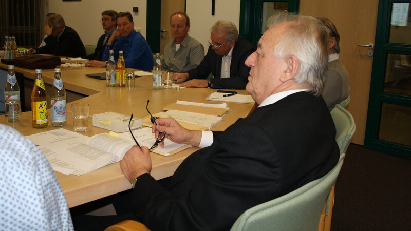 Der renommierte Anwalt Wolfgang Baumann erläuterte im Gemeinderat die rechtlichen Hintergründe