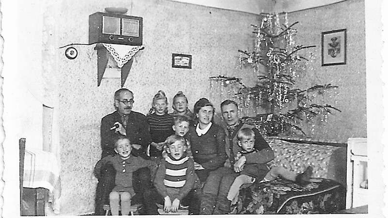 1948: Die Familie Boehm ist wieder vereint und feiert ihr erstes gemeinsames Weihnachtsfest in Haunkenzell.