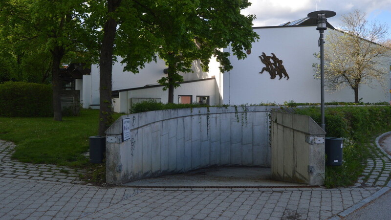 Das ehemalige Hilfskrankenhaus unter der Doppelturnhalle, der sogenannte "Bunker", geht ins Eigentum der Marktgemeinde über.