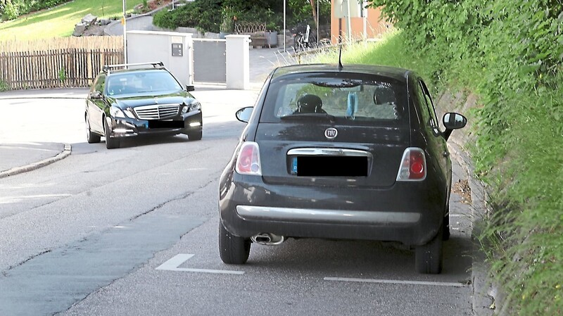 Bremsen die beiden Parkplätze den Verkehr am Moniberg den Verkehr oder bewirken sie nichts ? Das sollen Tempomessungen zeigen.