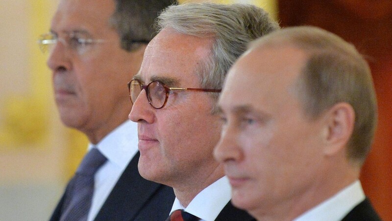 Rüdiger von Fritsch (M.) bei seinem Antrittsbesuch im Kreml mit dem russischen Präsidenten Wladimir Putin (r.) und Außenminister Sergej Lawrow