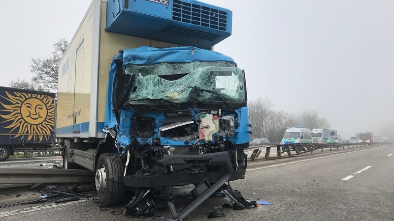 Auf der A3 bei Regensburg hat sich am Dienstagmorgen ein Unfall mit drei Lastwagen ereignet.
