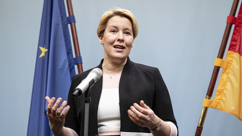 Bundesfamilienministerin Franziska Giffey stellt in Berlin das Gutachten zur Ganztagsbetreuung vor. Die Forscher erwarten bis zu zwei Milliarden Euro Mehreinnahmen.