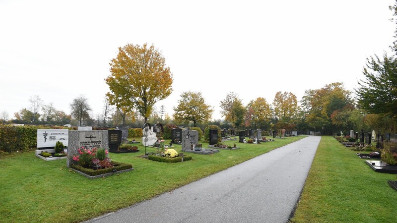 Auf dem Geisenhausener Friedhof finden an Allerheiligen keine öffentlichen Gräbersegnungen statt.