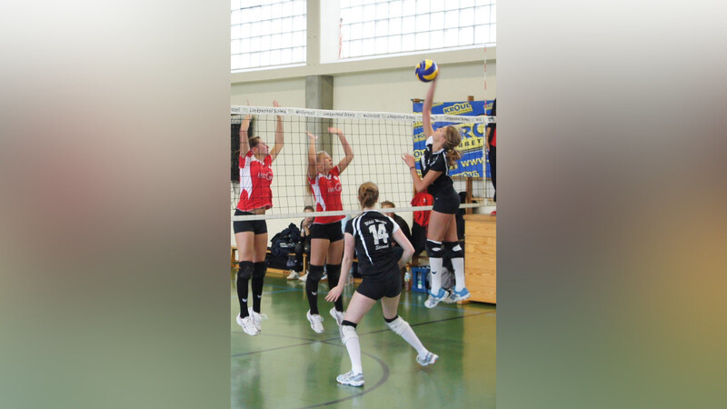 Johanna Aschenbrenner ist seit drei Jahren beim Volleyballverein Wilde Wespen Steinach. (Foto: Aumer)