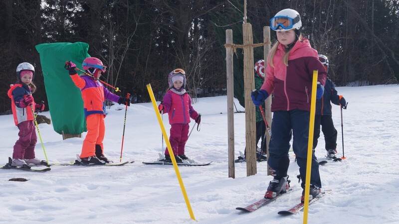 Sepp Liebl lehrte den Knirpsen die Grundzüge des Skifahrens.