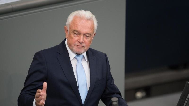 Wolfgang Kubicki (FDP) spricht im Plenarsaal des Deutschen Bundestages. Als Bundestags-Vizepräsident unterbrach er die Sitzung unverzüglich. (Symbolbild)